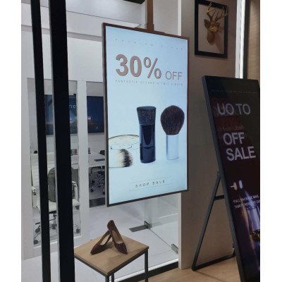 Digitales Werbedisplay für Schaufenster und Verkaufsräume